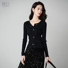 晚白 女子纯色圆领修身针织衫