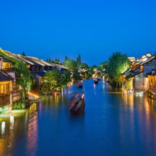 美团 乌镇乌村稻舍乡村酒店1晚 非遗螺钿手作体验 2大1小观光门票 无限次出入景区 游览车 行李托运